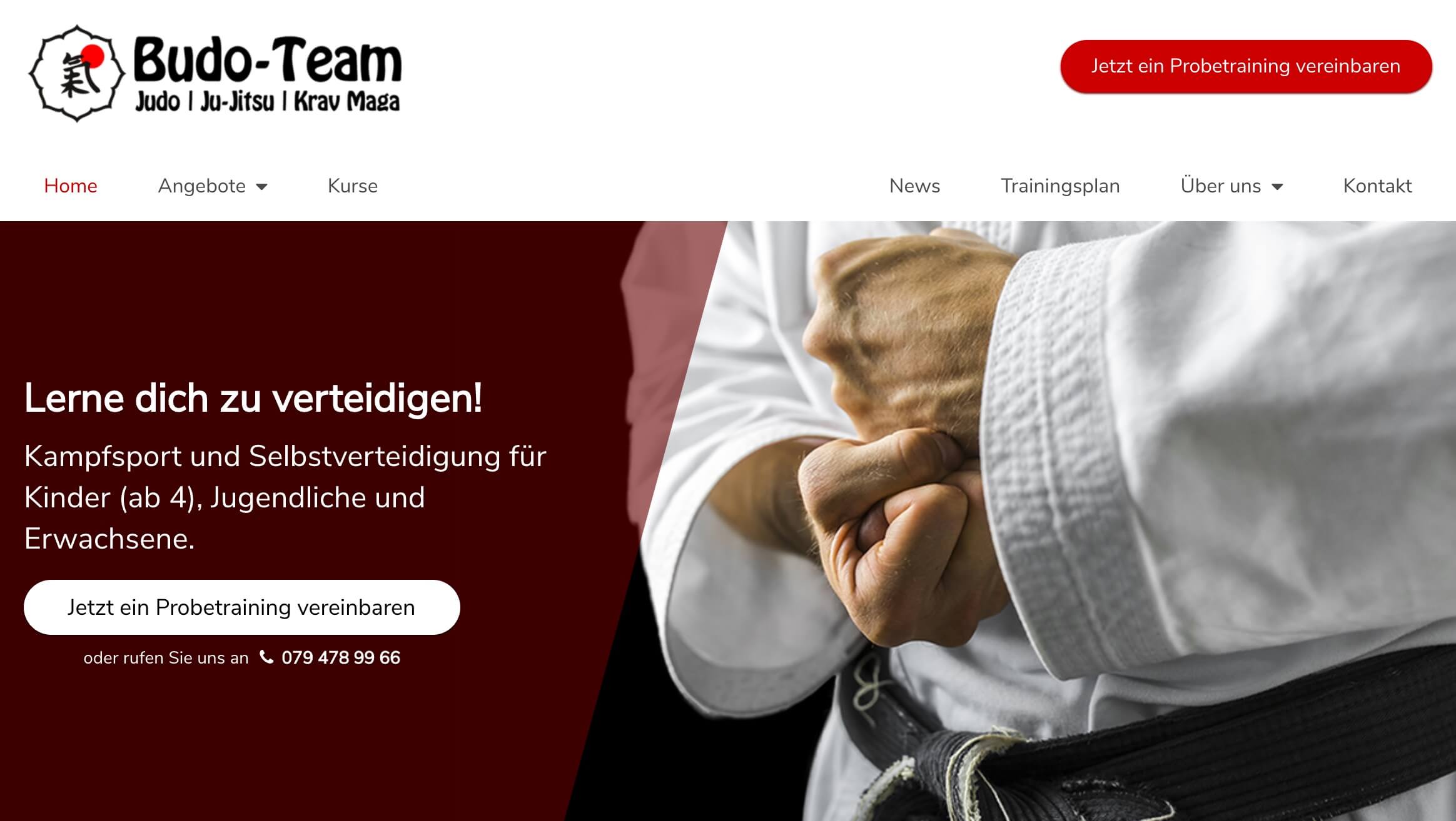 Moderne Kampfsport-Webseite mit klarer Navigation und Aufruf zum vereinbaren eines Probetrainings
